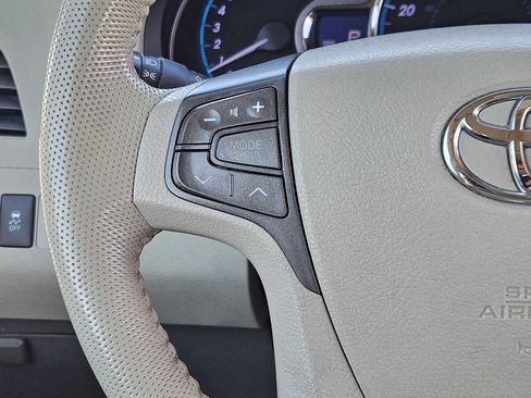 Used 2011 Toyota Sienna XLE image 28