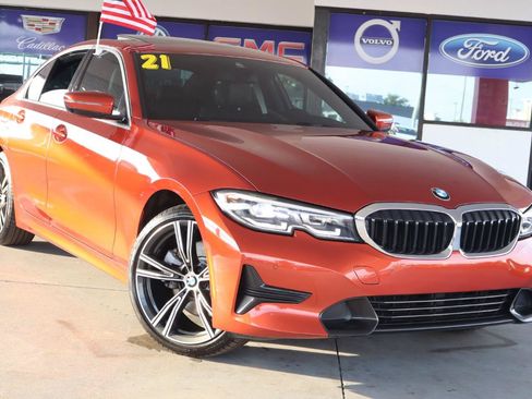 Used 2021 BMW 330i Sedan w/ Convenience Package RWD image 2