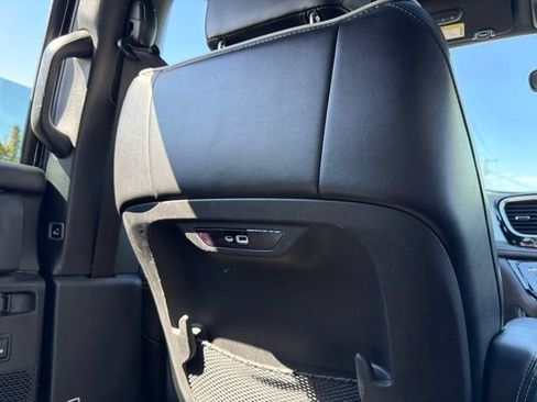 Used 2025 Chrysler Pacifica Limited FWD image 14