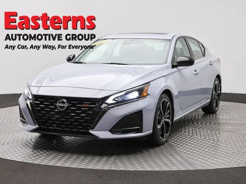 Used 2023 Nissan Altima 2.5 SR w/ SR Premium Package FWD image 1