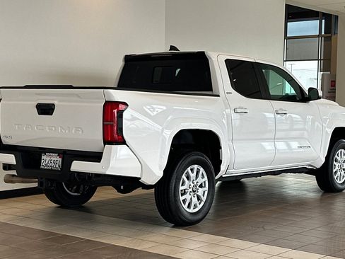 Certified 2025 Toyota Tacoma SR5 image 4