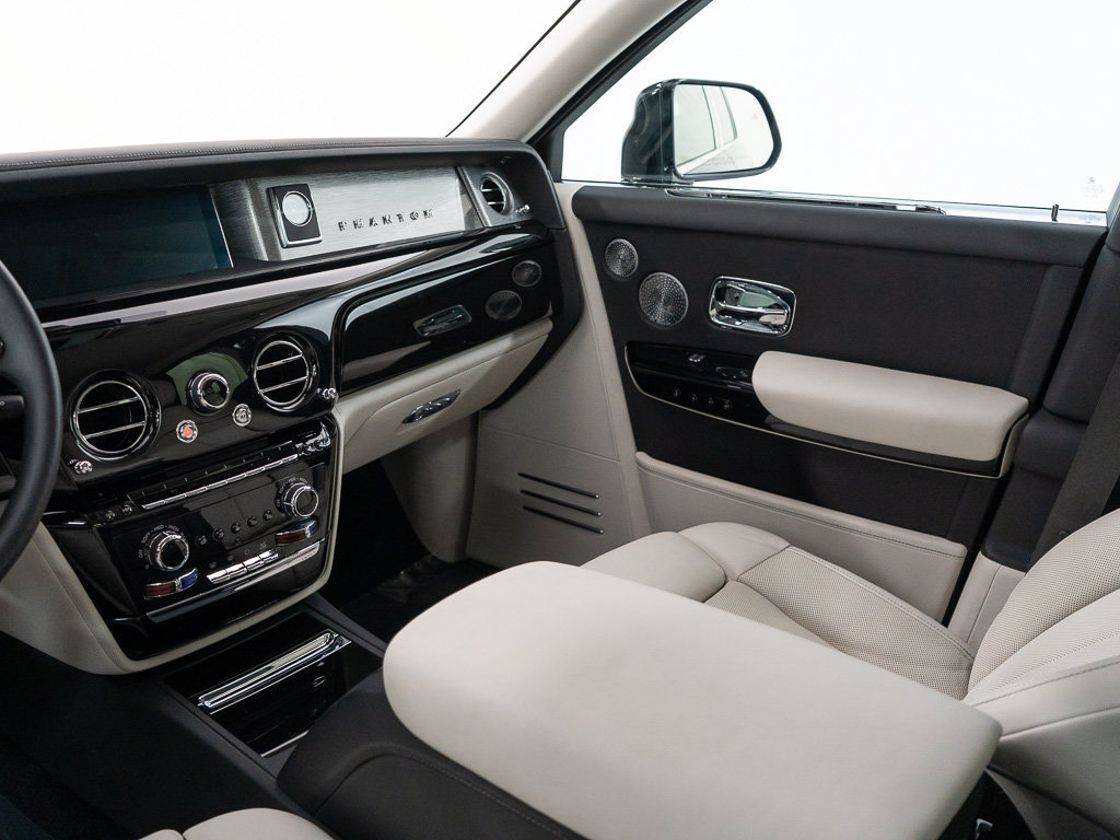 Certified 2018 Rolls-Royce Phantom Sedan RWD image 36