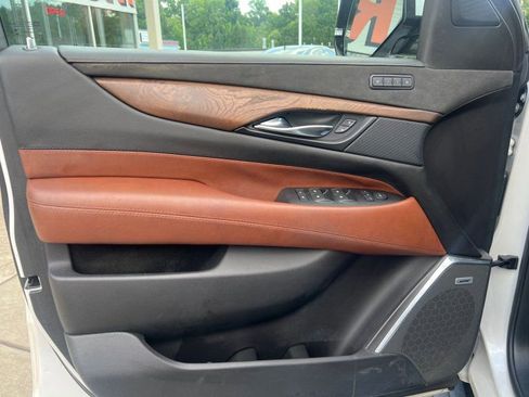 Used 2019 Cadillac Escalade Premium Luxury AWD/4WD image 11