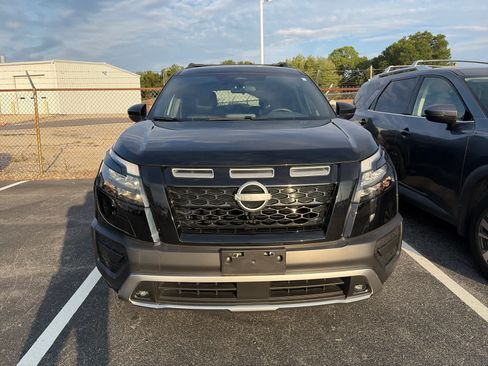 Used 2024 Nissan Pathfinder Rock Creek AWD/4WD image 2