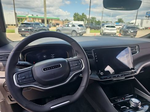 Used 2024 Jeep Wagoneer L Series II AWD/4WD image 12