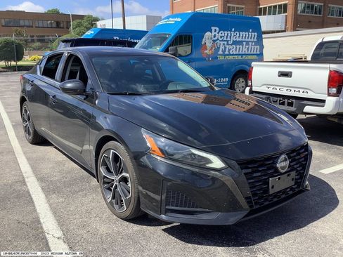 Used 2023 Nissan Altima 2.5 SR AWD/4WD image 4