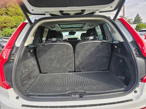 Certified 2022 Volvo XC90 T5 Momentum w/ Climate Package image 17