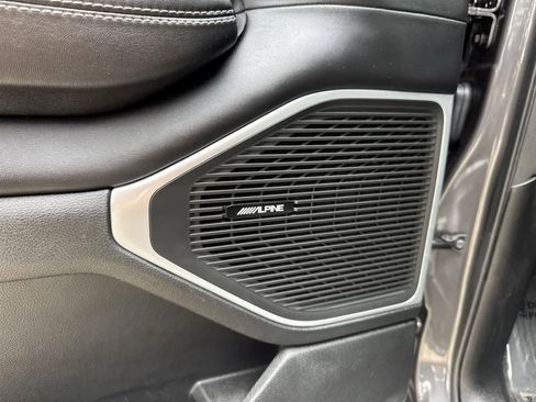 Used 2023 Jeep Wagoneer L Series III w/ Preferred Equipment Group image 22