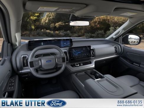 New 2026 Ford Expedition Active image 9