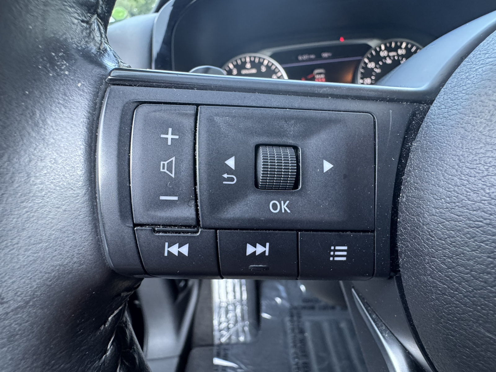 Used 2024 Nissan Pathfinder SV AWD/4WD image 33