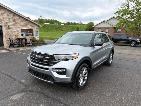 Used 2022 Ford Explorer XLT w/ Equipment Group 202A AWD/4WD image 1