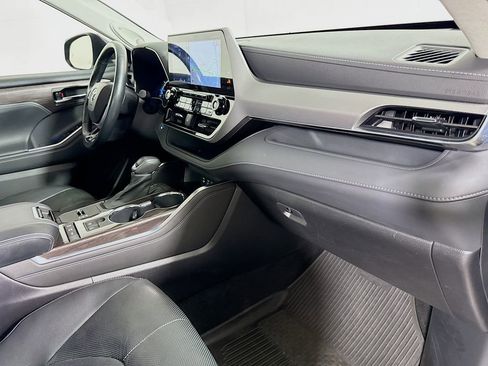 Certified 2022 Toyota Highlander Platinum image 31