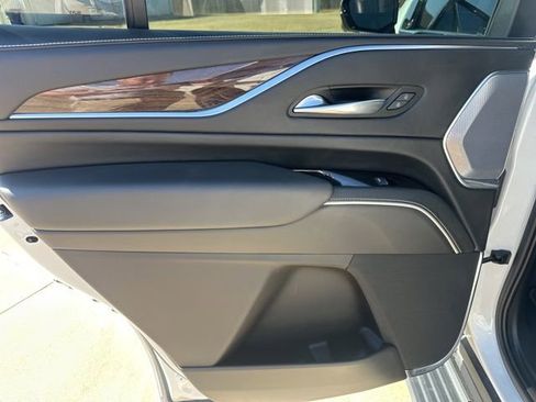 Used 2022 Cadillac Escalade Premium Luxury Platinum image 24