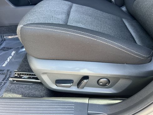 Used 2025 Nissan Rogue SV FWD image 21