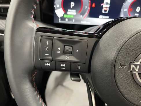 Used 2025 Nissan Kicks SR image 18