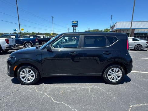 Used 2025 Kia Soul LX FWD image 9