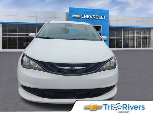 Used 2023 Chrysler Voyager LX FWD image 7