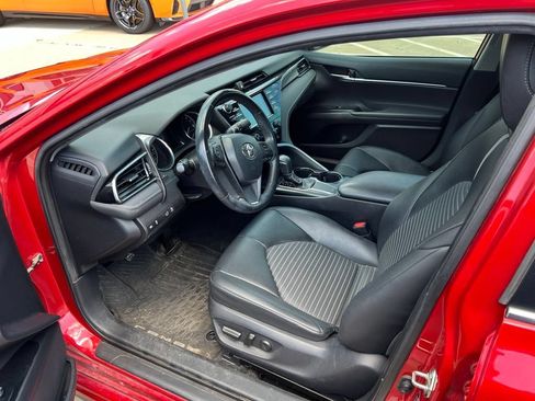 Used 2019 Toyota Camry SE w/ Convenience Package FWD image 5
