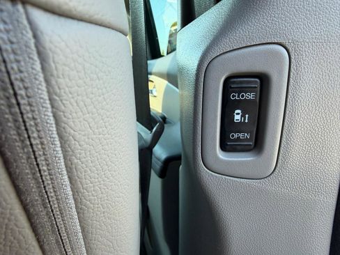 Used 2016 Honda Odyssey Touring Elite image 39