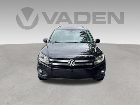 Used 2017 Volkswagen Tiguan SEL AWD/4WD image 2