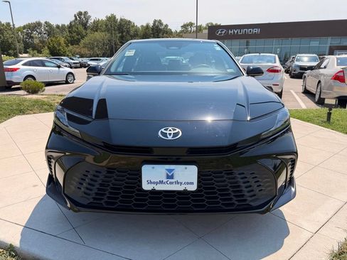 Used 2025 Toyota Camry SE AWD/4WD image 12