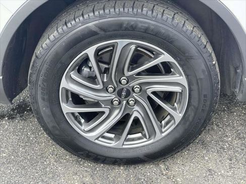 Used 2023 Lincoln Aviator Standard image 9