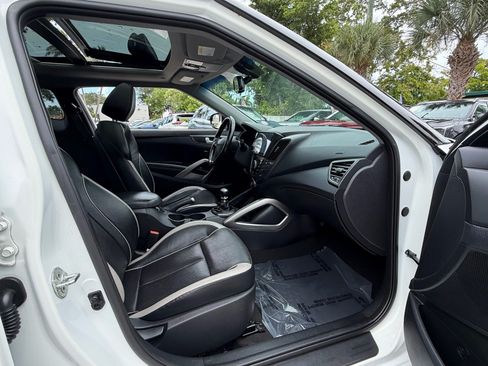 Used 2015 Hyundai Veloster Turbo w/ Option Group 04 FWD image 13