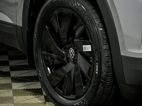 New 2026 Volkswagen Atlas Cross Sport SE image 3