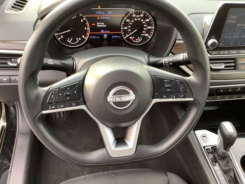 Used 2024 Nissan Altima 2.5 SV image 9