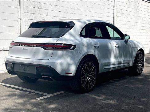 Certified 2024 Porsche Macan AWD/4WD image 17