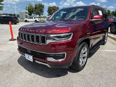Used 2022 Jeep Wagoneer Series II AWD/4WD image 12
