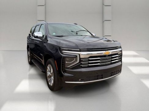 Used 2025 Chevrolet Tahoe Premier AWD/4WD image 3
