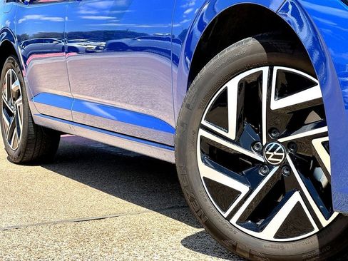 Used 2023 Volkswagen Jetta SEL image 2