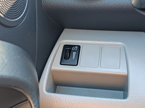 Used 2011 Toyota RAV4 4WD image 26