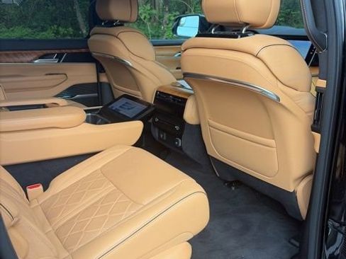 Used 2024 Jeep Grand Wagoneer Series III w/ HD Trailer Tow Package image 24