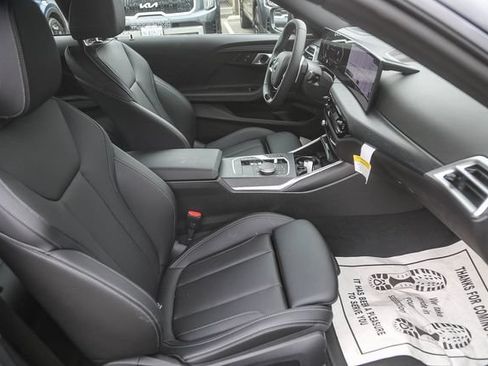 Used 2025 BMW 230i Coupe w/ Premium Package RWD image 18