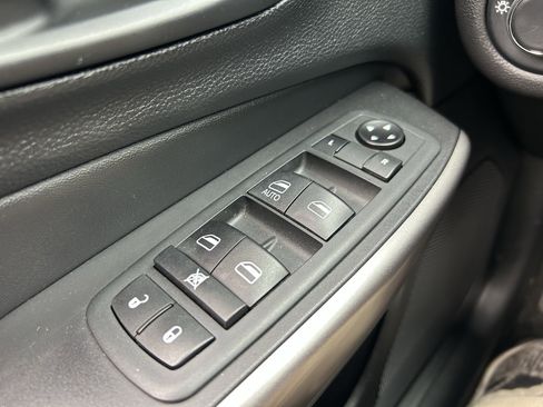 Used 2020 Jeep Cherokee Latitude w/ Cold Weather Group image 20