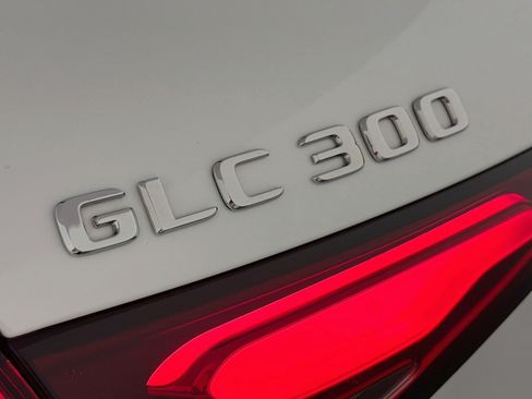 Used 2024 Mercedes-Benz GLC 300 image 9