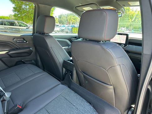 Used 2025 Chevrolet Colorado Z71 w/ Technology Package image 40