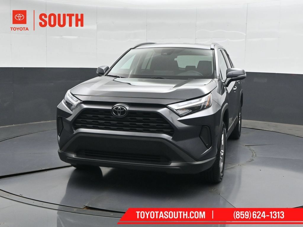 Used 2025 Toyota RAV4 XLE AWD/4WD image 5