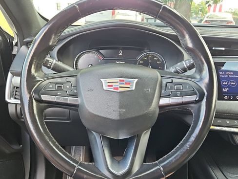 Used 2022 Cadillac XT4 Premium Luxury w/ Safety Alert Package FWD image 10