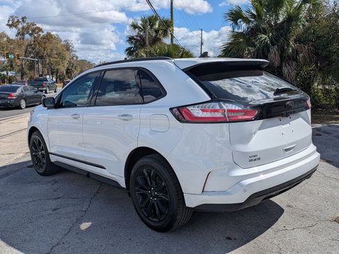 Certified 2023 Ford Edge SE w/ Black Appearance Package image 5