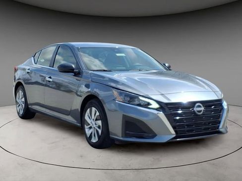 Used 2025 Nissan Altima 2.5 S image 14