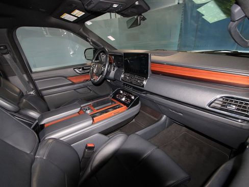 Used 2024 Lincoln Navigator L 4WD image 23