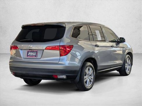 Used 2017 Honda Pilot LX image 5