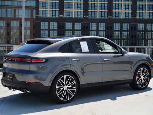 Used 2026 Porsche Cayenne S image 9