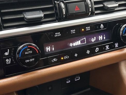 Certified 2025 Nissan Pathfinder Platinum w/ Cargo Package image 29