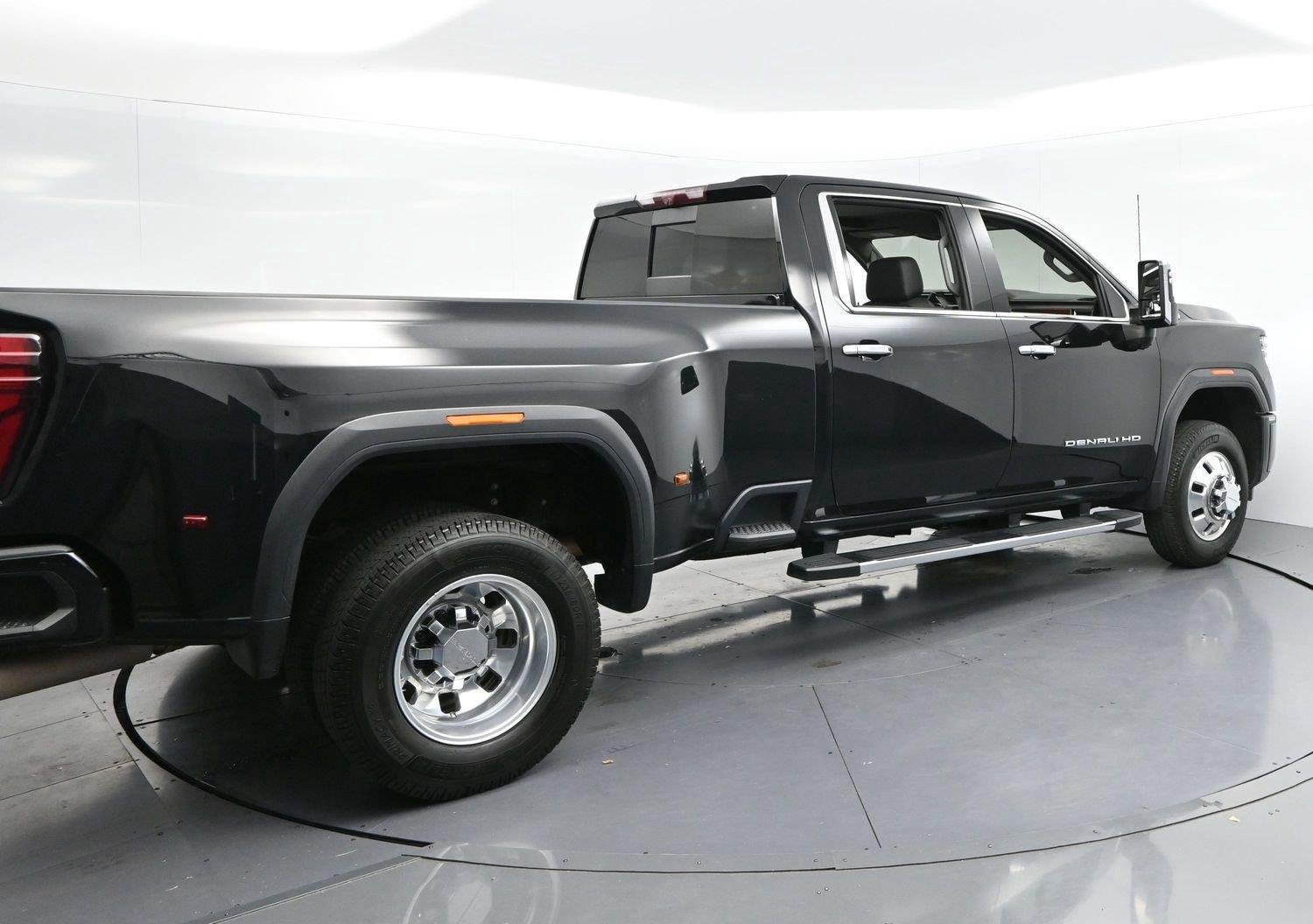Used 2024 GMC Sierra 3500 Denali w/ Denali Reserve Package AWD/4WD image 5