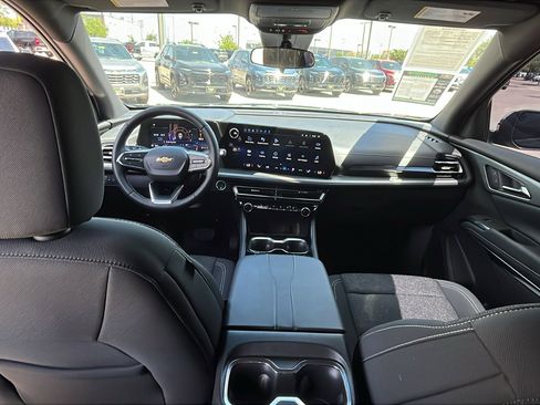 Used 2024 Chevrolet Traverse LT w/ Trailering Package AWD/4WD image 25