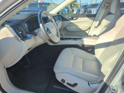 Used 2020 Volvo XC60 T6 Momentum w/ Protection Package Premier AWD/4WD image 9